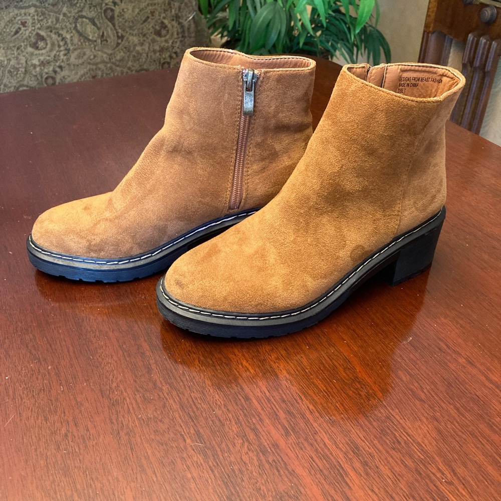 Beast Fashion faux Suede Ankle Boots size 7